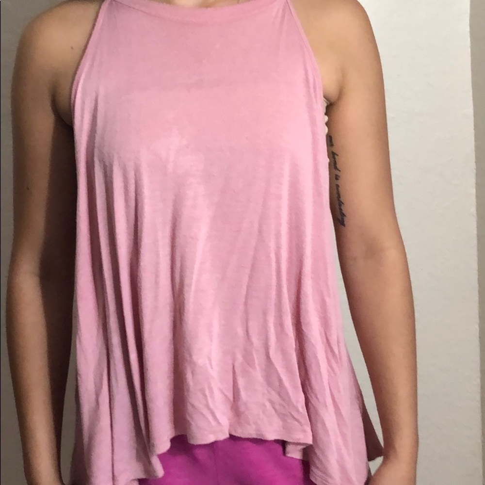 Long sleeveless tee